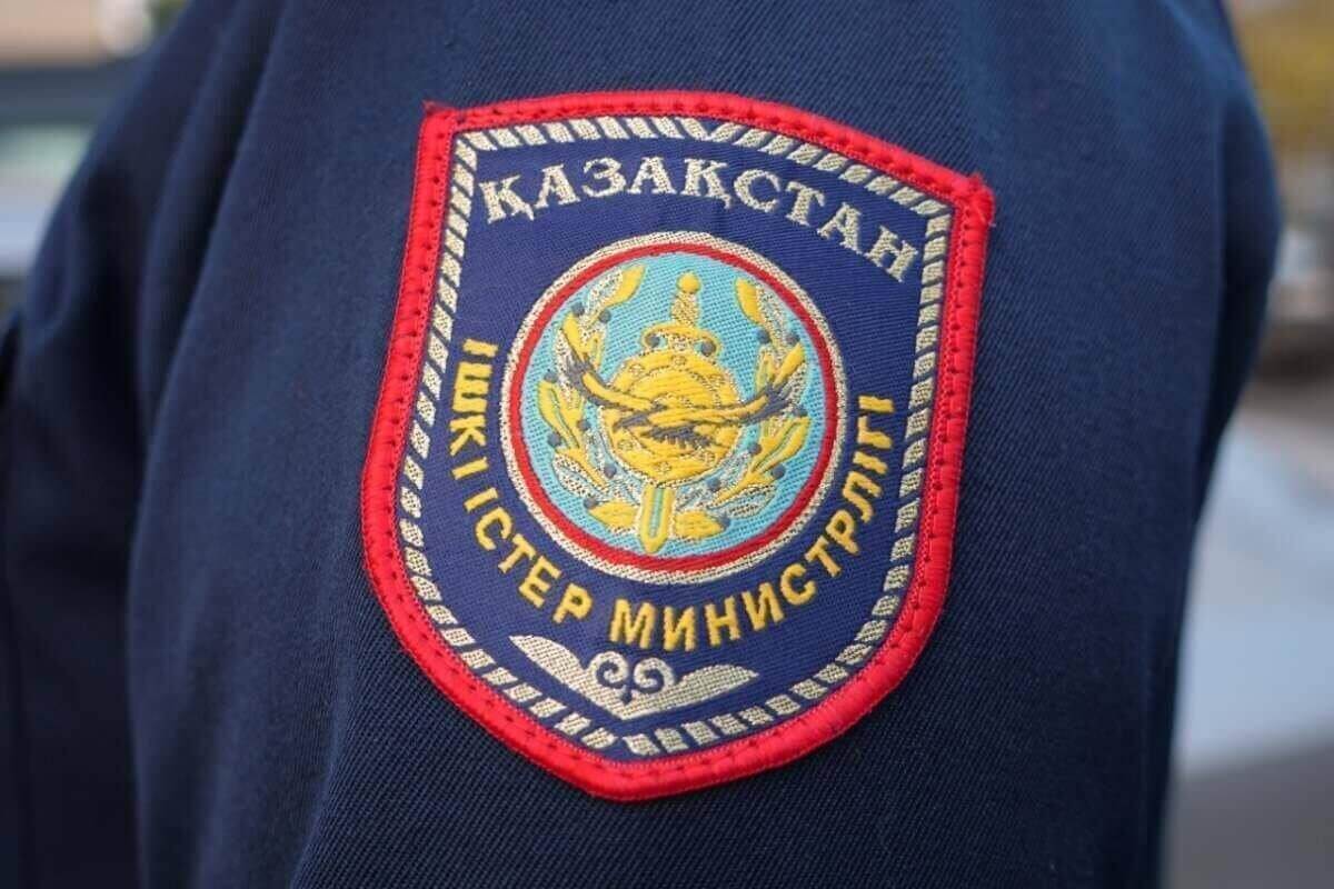 Алматыда ер адам 5 жасар қызының көзінше әйелін пышақтап тастаған