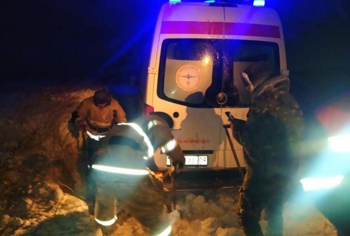 Жаңа туған сәби болған: Қарағандыда жедел жәрдем көлігі апатқа ұшырады