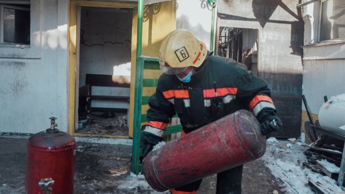 Павлодар облысында өрт сөндірушілер жойқын жарылыстың алдын алды