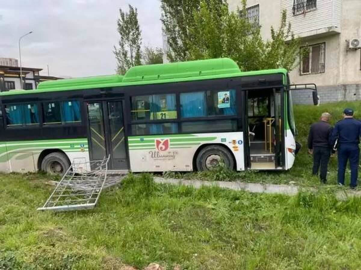 Шымкентте жүргізушісі жоқ автобус қағып өлтірген 4 адамның кім екені белгілі болды