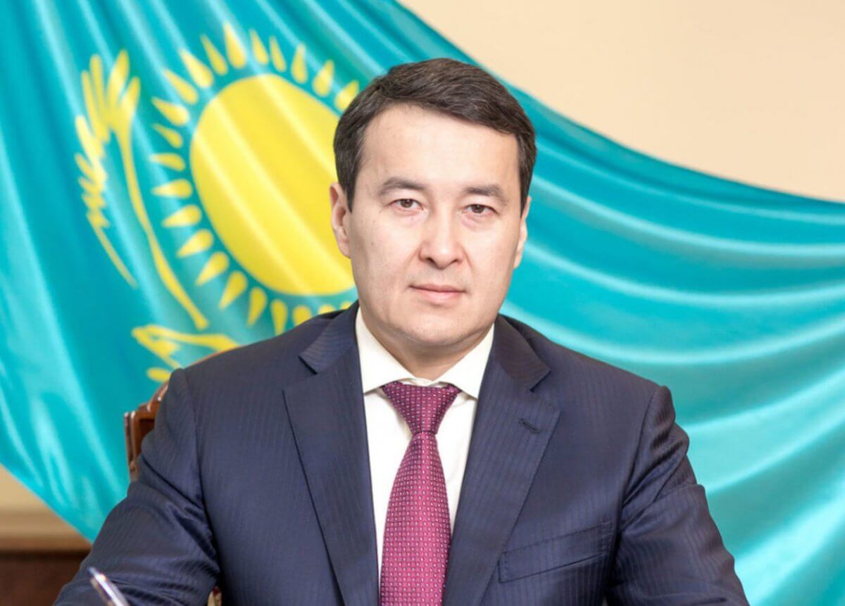 Первый заместитель премьер министра республики. Премьер министр Казахстана 2022. Аскар мамин премьер-министр Республики Казахстан.