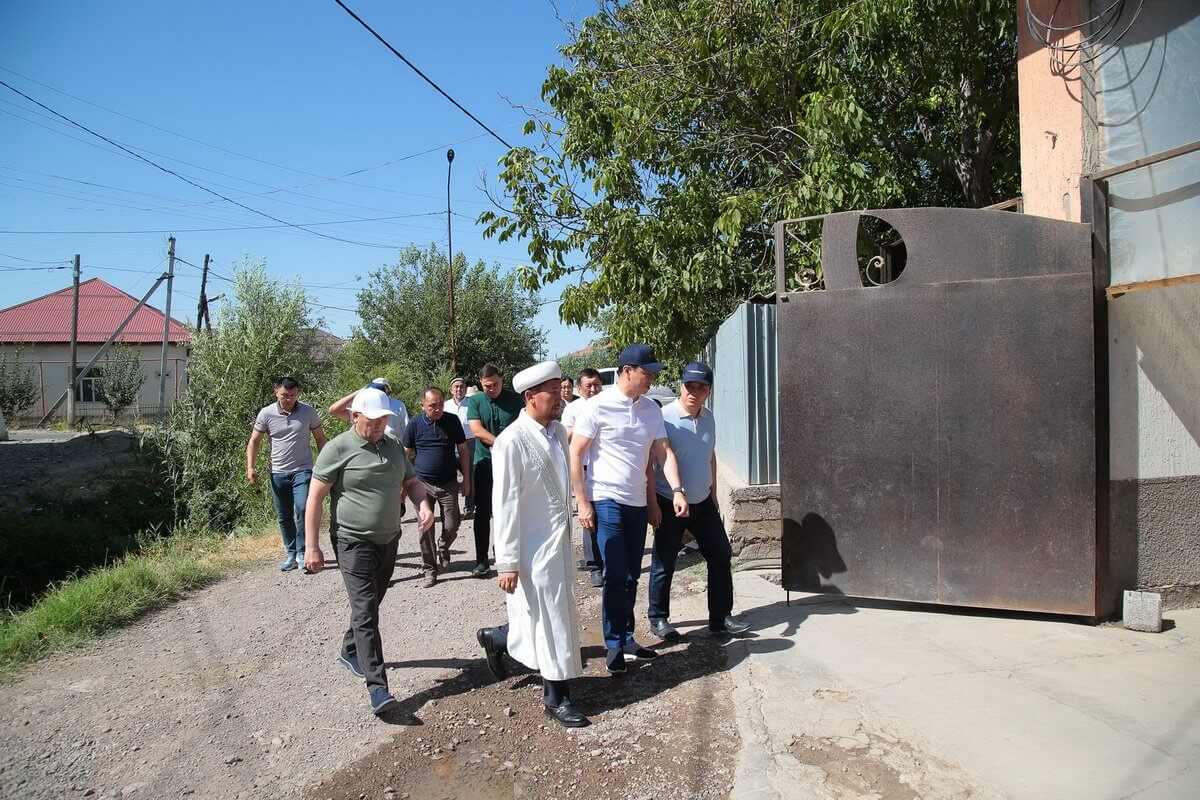 Түркістан облысының әкімі кісі қолынан қаза тапқан 5 жасар қыздың отбасына барды