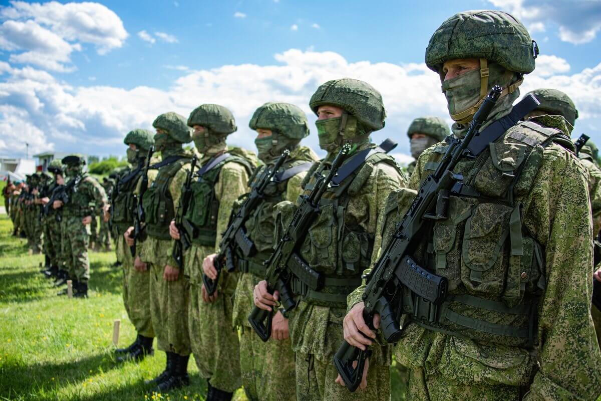 Қазақстандықтарды Ресей әскерінің қатарына шақырған хабарландырулар шықты