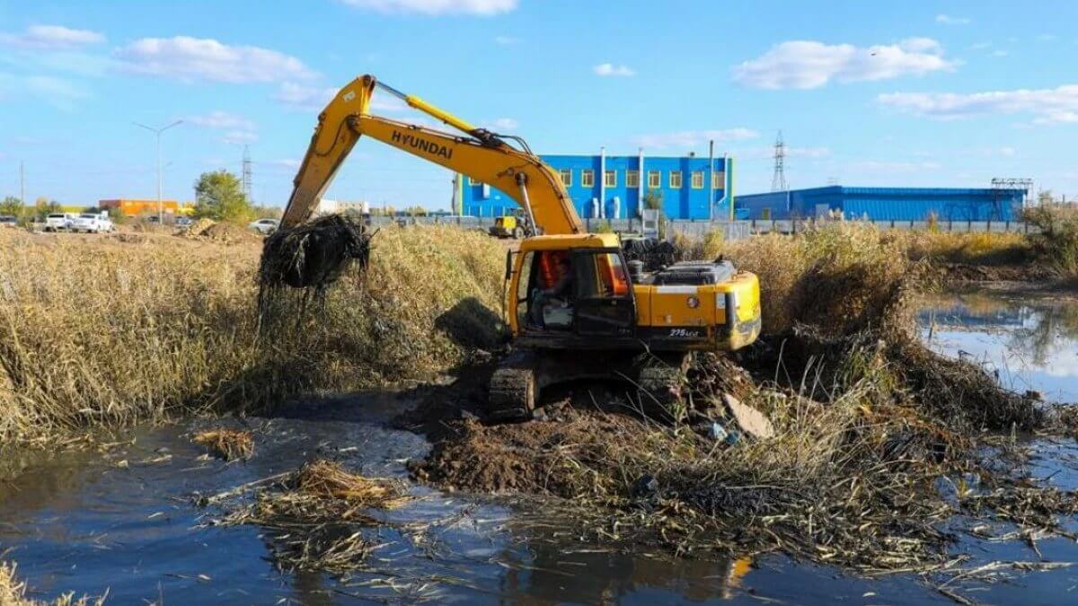 Астанада ластанған Ақбұлақ өзені лайдан келесі жылға дейін тазартылады