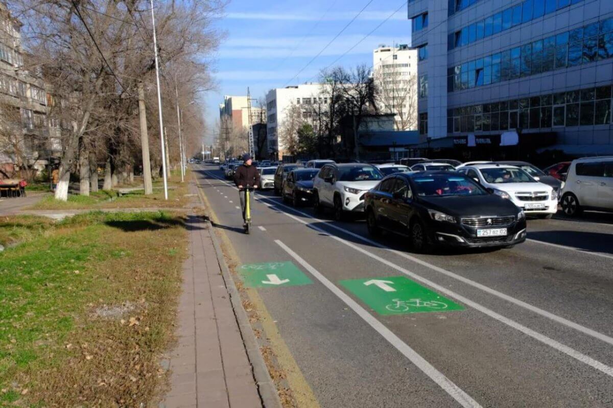 Мегаполисте жаңа велосипед жолағы пайда болды