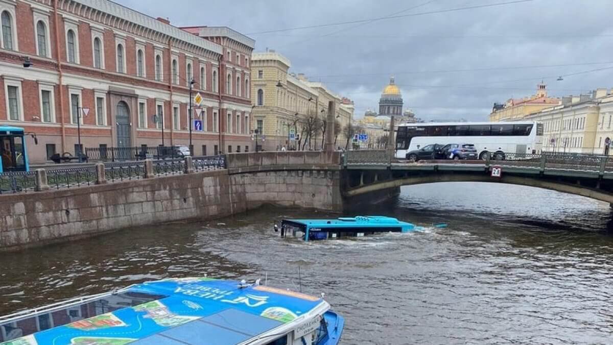 Ресейде автобус көпірден құлап, Қазақстан азаматы қаза тапты (ВИДЕО)