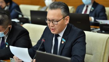 Еңбек министрлігінің атауын «бюджетті халықтан қорғау министрлігі» деп өзгерту қажет – депутат