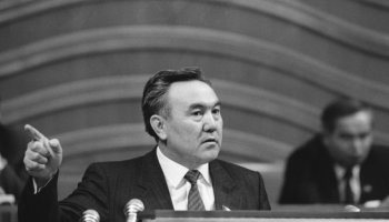 Елбасы 1991 жылы арандатушылық пиғылдағы сұрақтар қойған депутаттарды еске алды