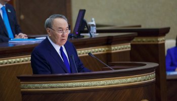 Назарбаев маңызды мәселелерді талқылау кезінде Парламент пен Үкіметте сөз сөйлей алады