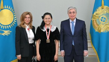 Тоқаев шахматтан әлем чемпионы Бибісара Асаубаеваны қабылдады