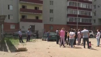 «Сыртқа шығуға қорқамыз»:  Қарағандыдағы «Шапағат» тұрғын үй кешенінде тағы шу шықты