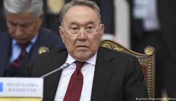 Назарбаевтың тұсында елдің жүйкесі әбден жұқарды - журналист