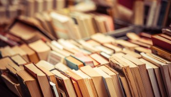 Жетісу облысында әкімдік бір ғана кітап жинағын 58 млн теңгеге сатып алмақ болған