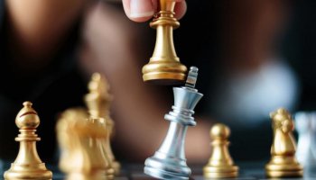 «Бұл тақырыпты енді талқыламауды сұраймыз»: Шахмат федерациясы мәлімдеме жасады