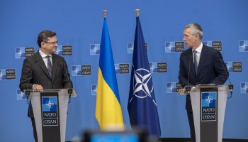 НАТО басшысы Украинаға қатысты сұрақтан жалтарып кетті