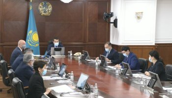 Бүгін Әлихан Смайылов бастаған министрлер қайтадан маска тағып алды