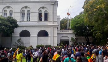 Ереуілшілер Шри Ланкада ел президентінің резиденциясын басып алды