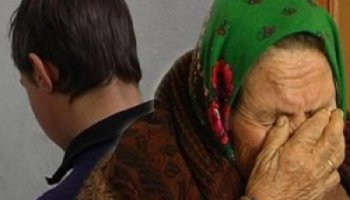Ақмола облысында ер адам 71 жастағы анасын қабырғасы сынғанша ұрып-соққан