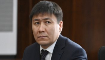 Қырғызстанда Білім министрі 110 мың доллар парамен ұсталды