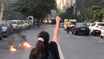 Ирандағы наразылық шерулеріне оқушылар да қосыла бастады