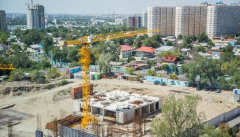 Тоқаев Алматыдағы тұрғын үй құрылысын сынады