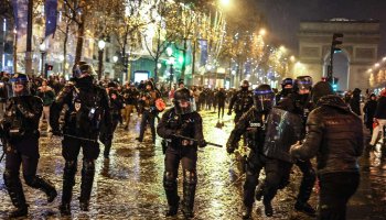 Футболдан ӘЧ: Парижде жартылай финалдан кейінгідей тәртіпсіздік тағы қайталанды