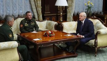 Лукашенко Ресей Қорғаныс министрі Шойгуға өтініш айтты
