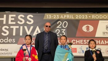 Аланна Берікқызы мен Әмина Қайырбекова шахматтан әлем чемпионы атанды