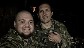 Украинаның атақты боксшысы қайтадан соғысып жүр (ВИДЕО)