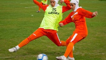Францияда футболшы әйелдерге хиджаб киюге рұқсат берілмеді