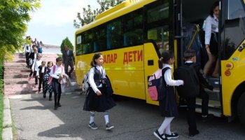 Алматыда 8 мыңнан аса оқушы мектепке автобуспен қатынайды
