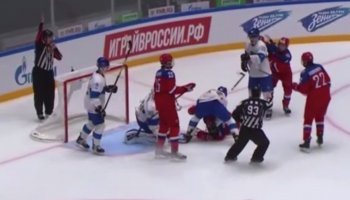Қазақстан мен Ресей хоккейшілері төбелесті (ВИДЕО)