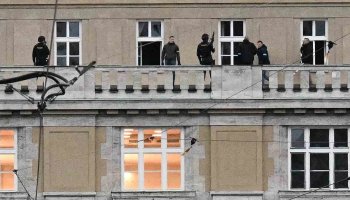 Прагадағы Карл университетіне шабуылдаушы бірнеше адамды қырып салды