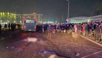 Алматыда автобус аялдама маңындағы бір топ адамды қағып, 3 адам мерт болды