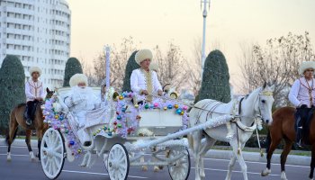 Түрікменстан Жаңа жылды «мұсылманға жат мейрам» ретінде тойламауға кіріскен
