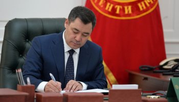 Қырғызстан президенті Шетел өкілдері туралы заңға қол қойды