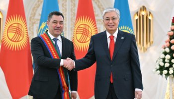 Тоқаев Қырғызстан басшысын І дәрежелі «Достық» орденімен марапаттады