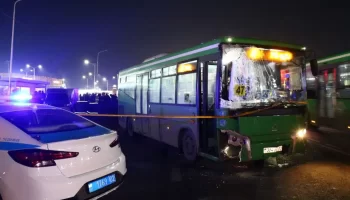 Автобус жүргізушісін ұру және үш адамның өлімі: Алматыдағы жолаушының әрекетін терроризмге жатқызу ұсынылды