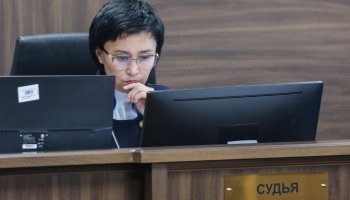Бишімбаев ісі: судья 13 мамырға дейін үзіліс жариялады