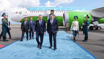 Шавкат Мирзиёев саммитке қатысу үшін Астанаға келді