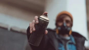 Астанада ер адам қоғамдық көлік жүргізушісіне газ шашты