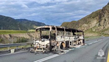 «Салонда 50 адам болған»: Қазақстаннан Моңғолияға бара жатқан автобус өртеніп кетті