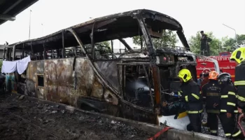 Бангкокта екі қабатты мектеп автобусы өртеніп, 25 адам тірілей жанып кетті